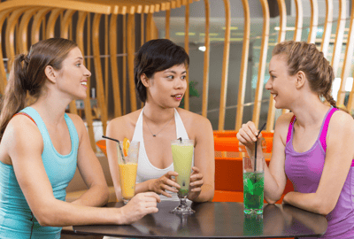 Ez-Runner - Website - Friends in Cafe
