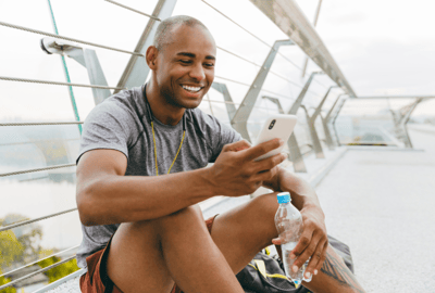 Ez-Runner - Website - Man on Mobile