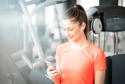 Ez-Runner - Website - Person on Phone in Gym